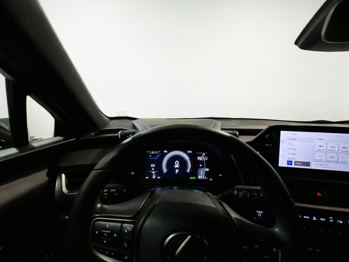 Used 2023 Lexus UX 250h AWD image 7