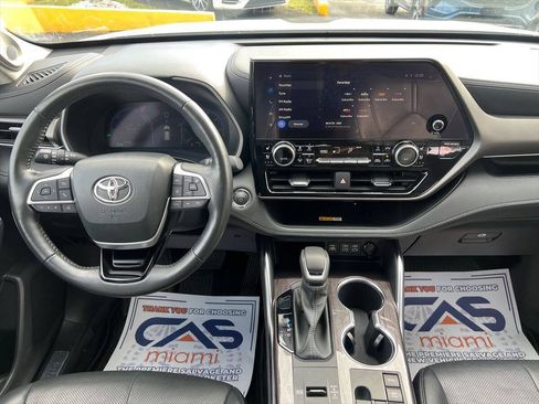 Used 2023 Toyota Highlander Limited AWD/4WD image 11