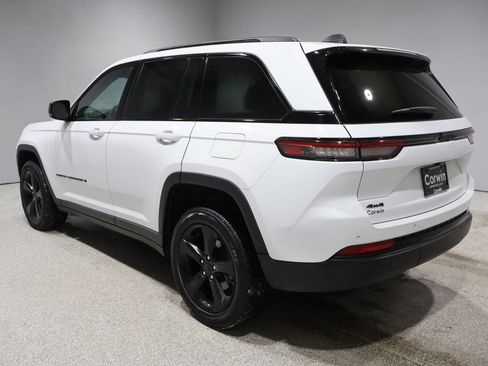 Used 2023 Jeep Grand Cherokee Altitude image 4