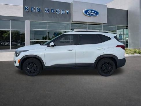 Used 2021 Kia Seltos EX image 3