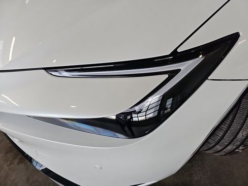 Used 2024 Toyota Prius XLE image 30