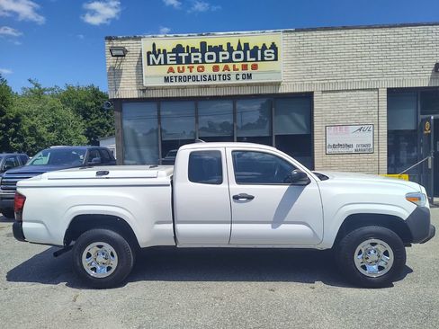 Used 2018 Toyota Tacoma SR RWD image 37