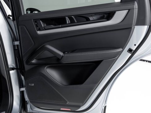 Used 2024 Porsche Cayenne image 47