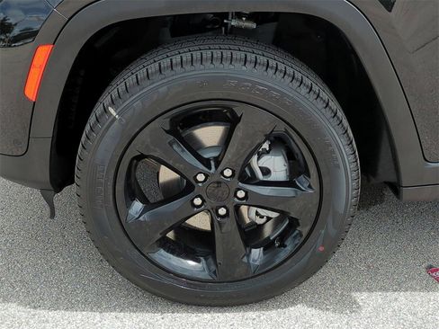 New 2025 Jeep Grand Cherokee Limited w/ Luxury Tech Group II image 11