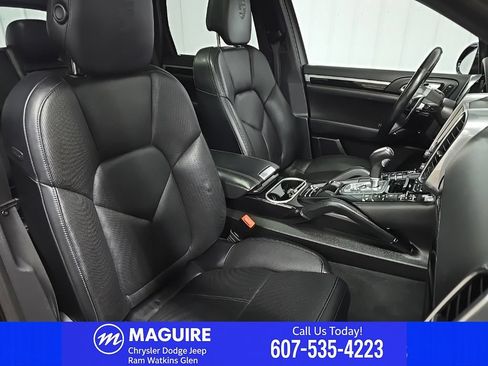Used 2017 Porsche Cayenne Platinum Edition AWD/4WD image 18