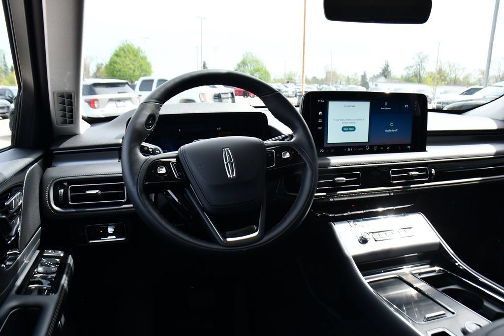 Used 2026 Lincoln Aviator AWD image 12
