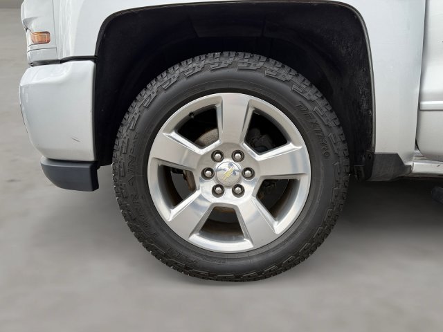 Used 2018 Chevrolet Silverado 1500 LT w/ Texas Edition AWD/4WD image 22
