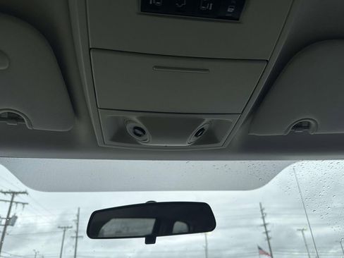 Used 2010 Chrysler Town & Country Touring FWD image 31