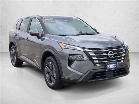 Used 2025 Nissan Rogue SV FWD image 3