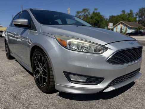 Used 2015 Ford Focus SE w/ SE Sport Package FWD image 4