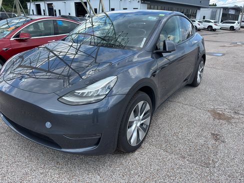 Used 2021 Tesla Model Y Long Range AWD/4WD image 2