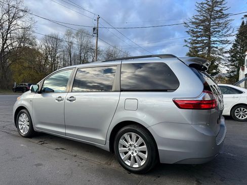 Used 2016 Toyota Sienna Limited image 3