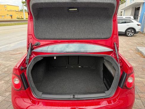 Used 2010 Volkswagen Jetta Wolfsburg Edition FWD image 26