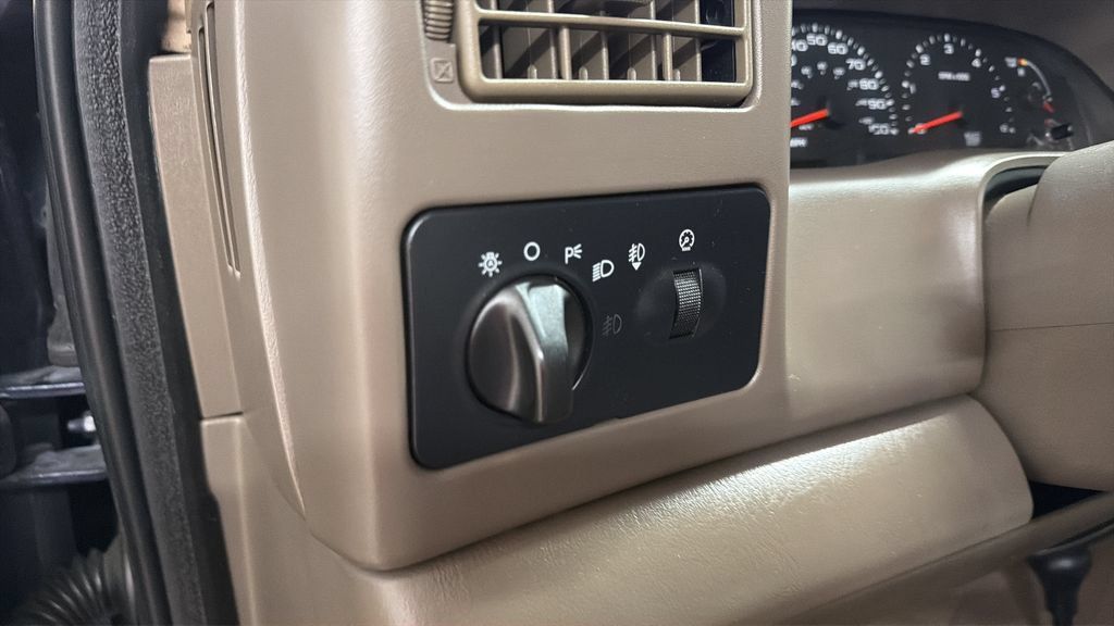 Used 2002 Ford F350 Lariat AWD/4WD image 17