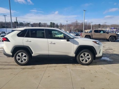 Used 2024 Toyota RAV4 LE image 8