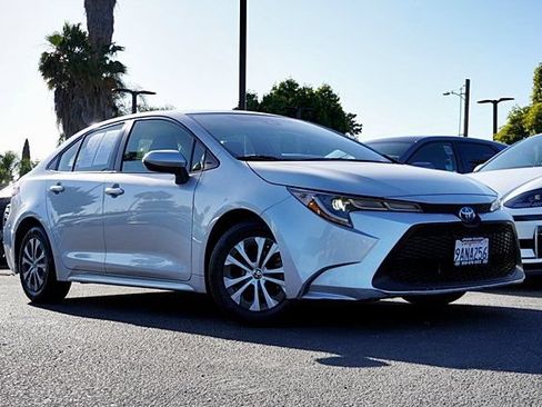 Used 2022 Toyota Corolla LE FWD image 2
