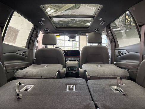 Used 2024 Chevrolet Traverse Z71 w/ Enhanced Driving Package image 42