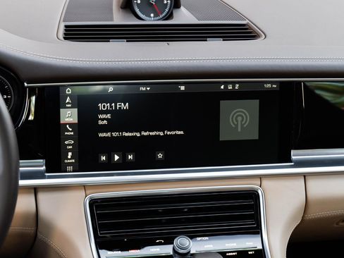 Used 2018 Porsche Panamera 4S image 16