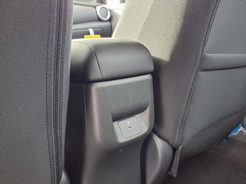 New 2025 Nissan Versa SR w/ Trunk Package FWD image 21