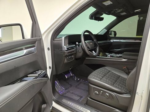 Used 2025 Cadillac Escalade V AWD/4WD image 15