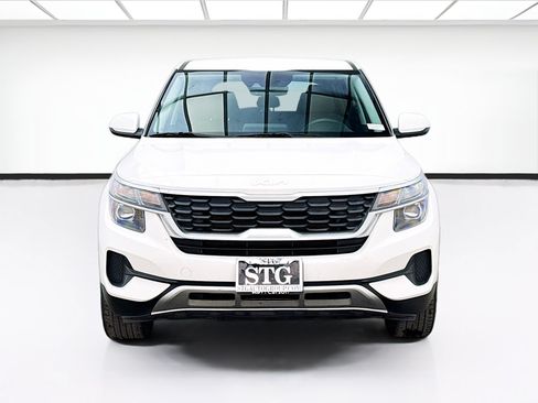Used 2023 Kia Seltos LX AWD/4WD image 2