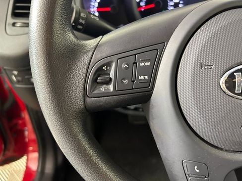 Used 2013 Kia Soul FWD image 16