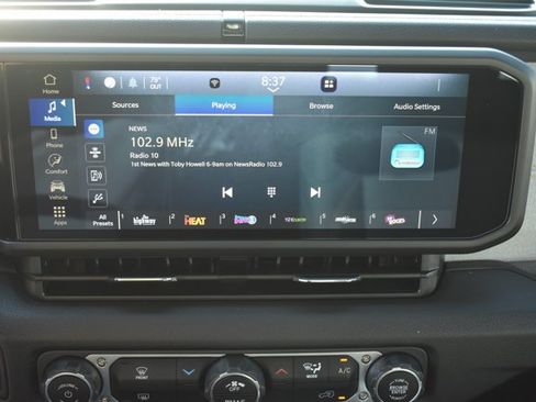 Used 2025 Jeep Wrangler Sport AWD/4WD image 22