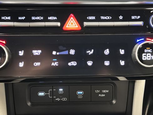 Used 2025 Hyundai Tucson Limited AWD/4WD image 17
