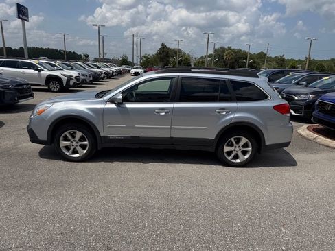 Used 2013 Subaru Outback 3.6R Limited AWD/4WD image 10