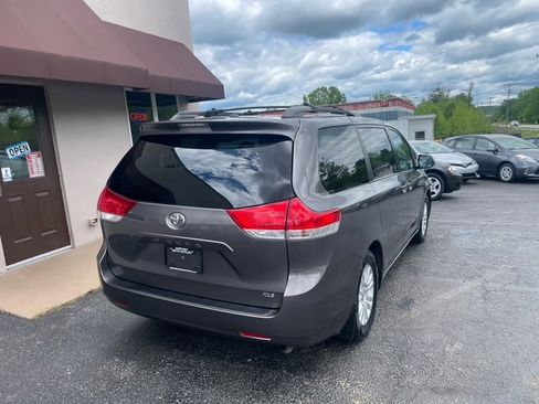 Used 2014 Toyota Sienna XLE image 7