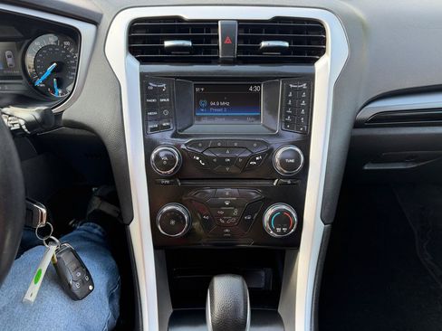Used 2015 Ford Fusion SE w/ Equipment Group 201A FWD image 14