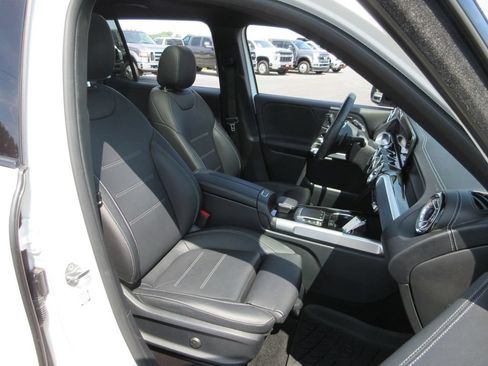 Used 2022 Mercedes-Benz GLB 250 4MATIC image 23