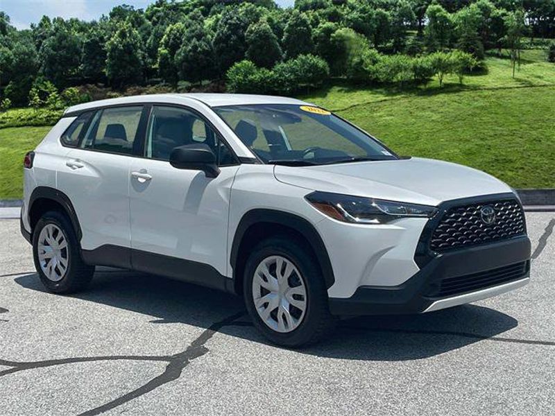 Certified 2022 Toyota Corolla Cross L image 1