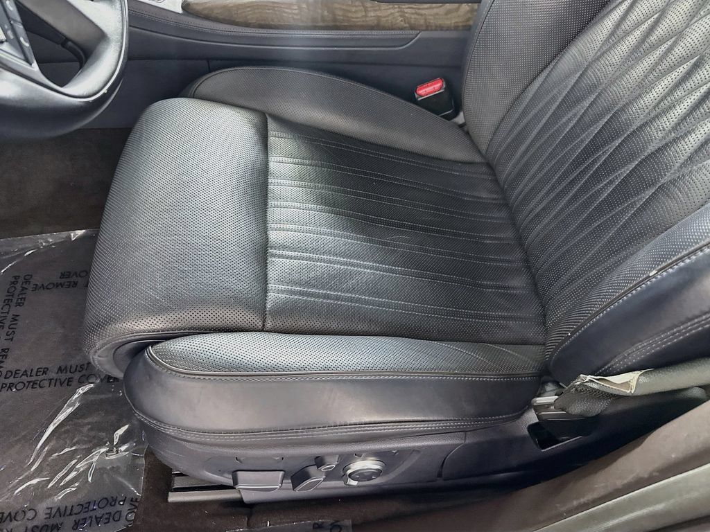 Used 2020 Genesis G90 3.3T Premium RWD image 25