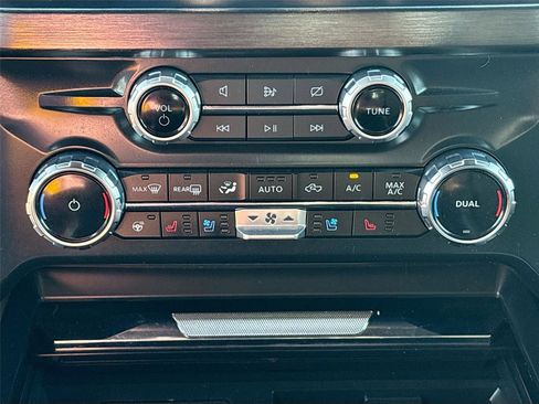 Used 2023 Ford F250 Lariat w/ Chrome Package image 17