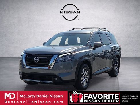 Used 2022 Nissan Pathfinder SL FWD image 2