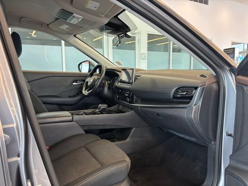 Used 2022 Nissan Rogue SV AWD/4WD image 23