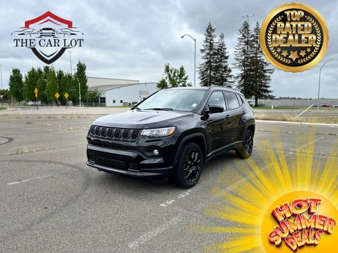 Used 2023 Jeep Compass Latitude AWD/4WD image 1