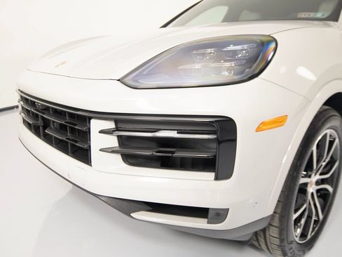 Certified 2026 Porsche Cayenne E-Hybrid Coupe AWD/4WD image 38