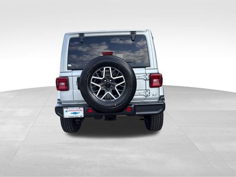 Used 2024 Jeep Wrangler Unlimited Sahara AWD/4WD image 4