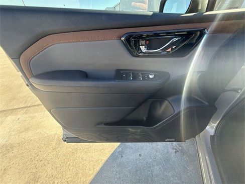 Used 2025 Subaru Forester Sport image 13