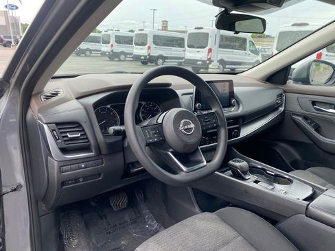 Used 2023 Nissan Rogue SV FWD image 11