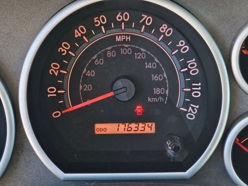 Used 2010 Toyota Tundra 4x4 CrewMax image 5