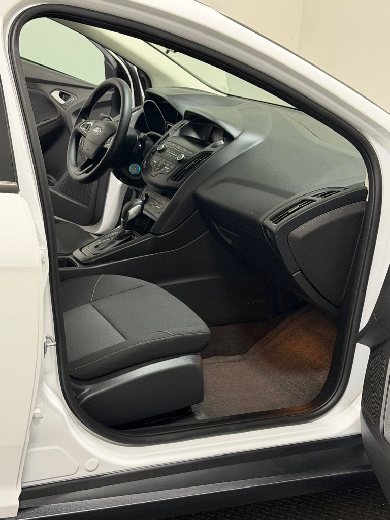 Used 2018 Ford Focus SE FWD image 11