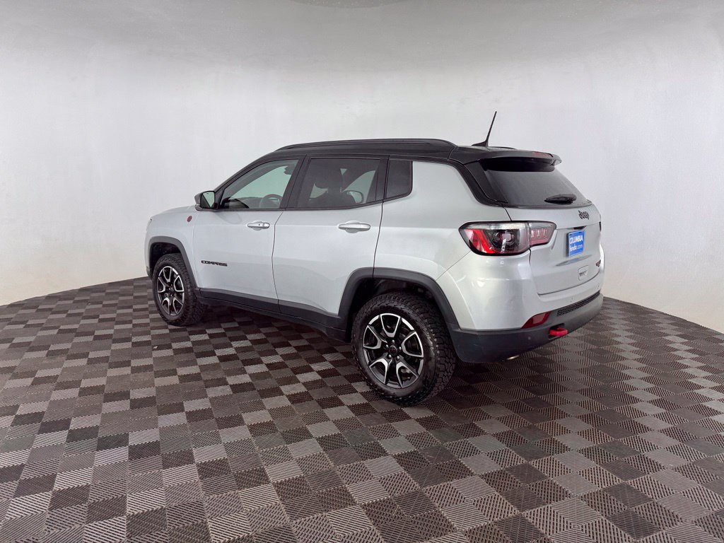 Used 2025 Jeep Compass Trailhawk AWD/4WD image 7