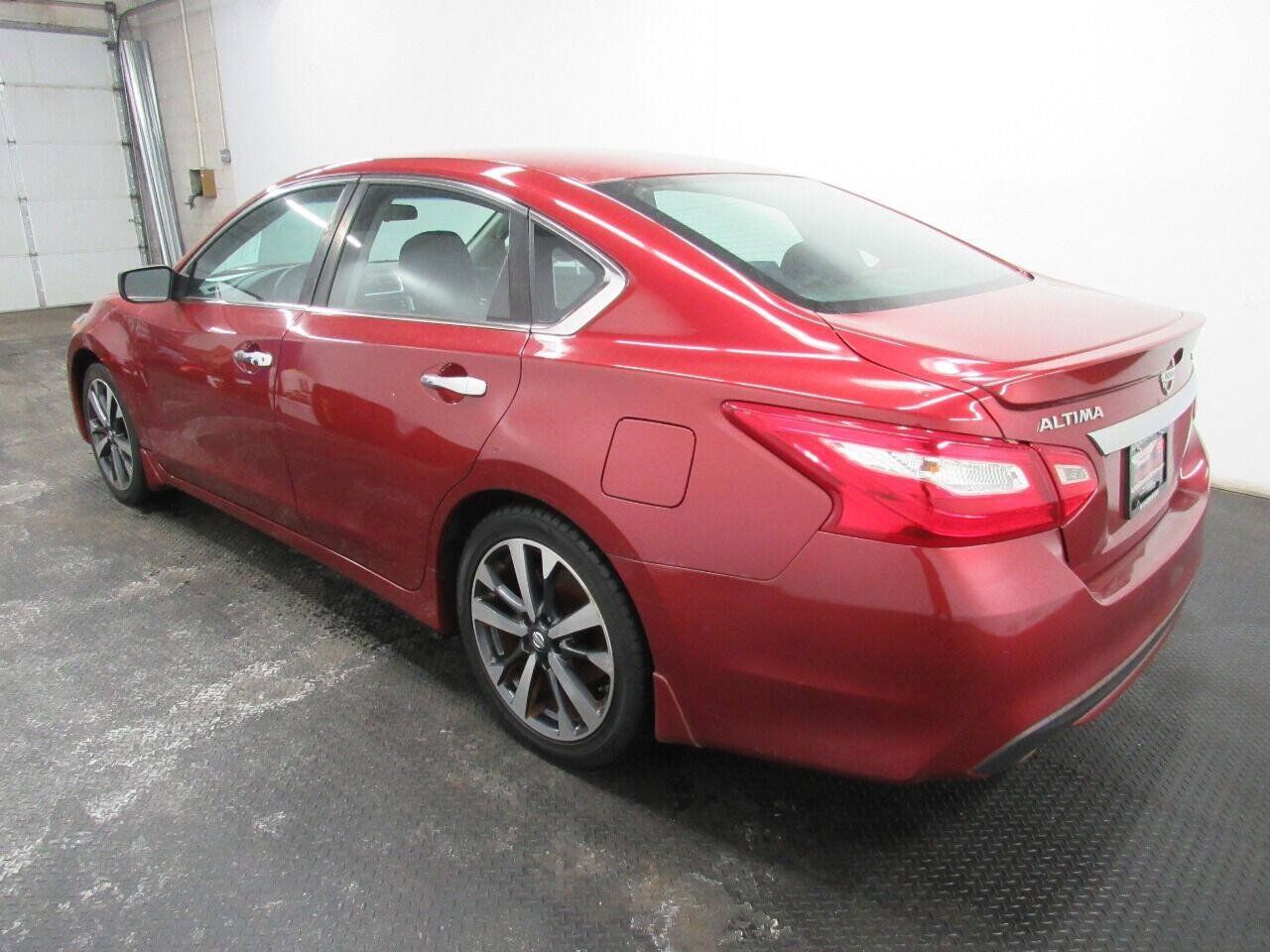 Used 2016 Nissan Altima 2.5 SR FWD image 5