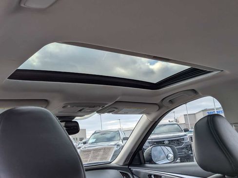 Used 2017 INFINITI Q50 Signature Edition w/ All Weather Package (L93) image 18