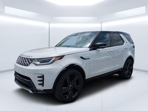 Used 2025 Land Rover Discovery Metropolitan Edition AWD/4WD image 7