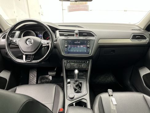 Used 2018 Volkswagen Tiguan SE w/ Panoramic Sunroof Package AWD/4WD image 4