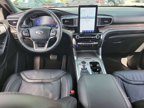 Used 2023 Ford Explorer Platinum w/ Technology Package AWD/4WD image 15